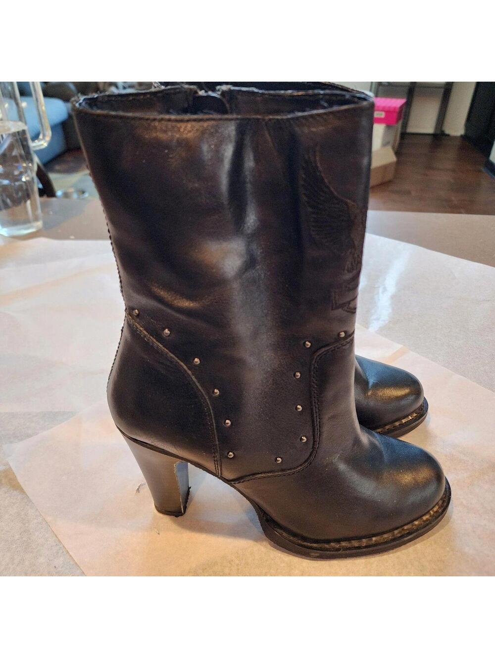 Beautiful Black Leather Harley Davidson heeled boots 8.5 clean